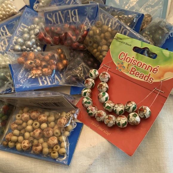 35 packets of beads to create your own custom jewelry. - Picture 4 of 7
